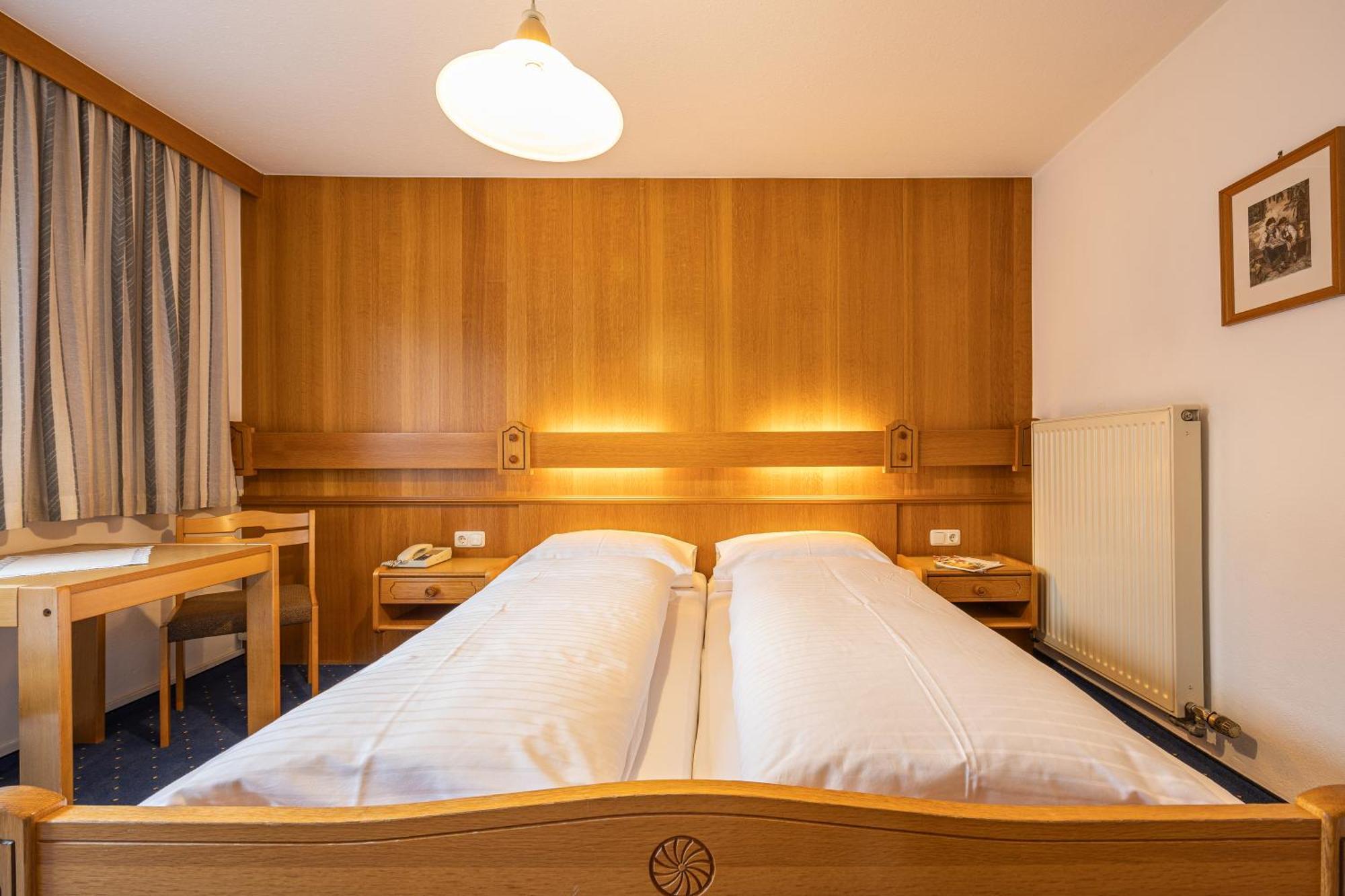 Haus Riedlsperger Guest house *